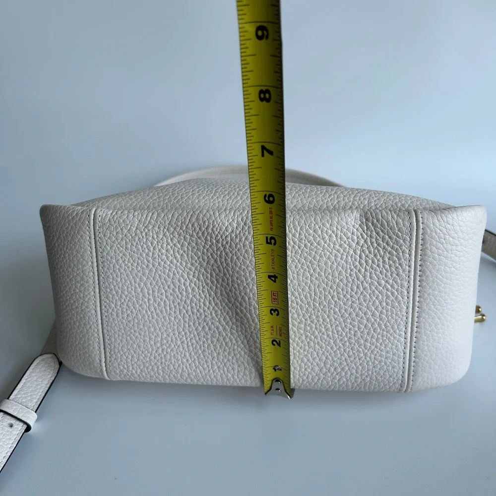Coach Cary Crossbody Bag Chalk Pebble Leather Shoulder Bag CC437